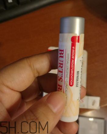 小蜜蜂細致修護唇膏怎么樣？好用嗎？