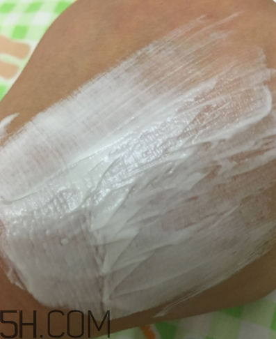 小蜜蜂水洗面膜敷多長(zhǎng)時(shí)間？小蜜蜂水洗面膜用法