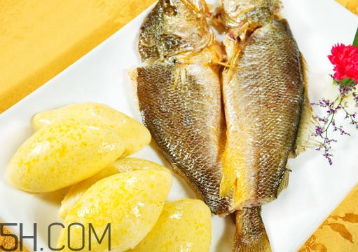 咸魚(yú)要泡多久？咸魚(yú)用冷水泡好還是熱水泡好