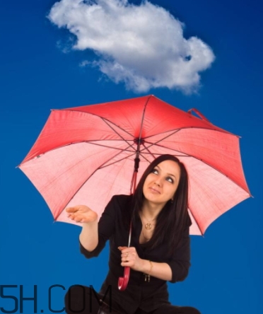 女生說(shuō)記得帶傘什么意思？女生說(shuō)雨傘什么意思？