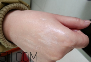御泥坊黑玫瑰潔面乳怎么樣？御泥坊黑玫瑰潔面乳好用嗎？
