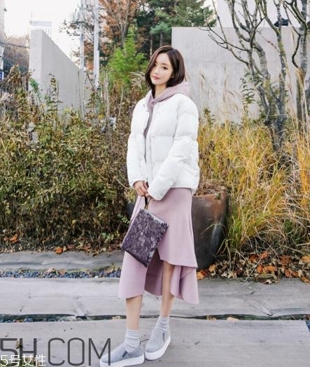白色羽絨服怎么搭配？白色羽絨服搭配圖片