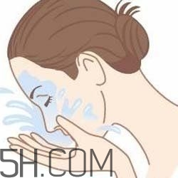 怎么用卸妝油不傷皮膚？卸妝油使用注意事項
