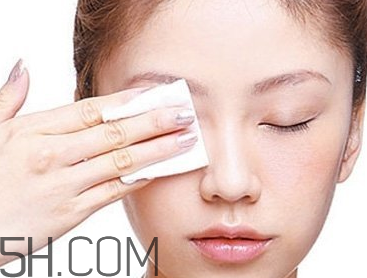 卸妝油和卸妝濕巾哪個(gè)好用？卸妝膏和卸妝油哪個(gè)好用？