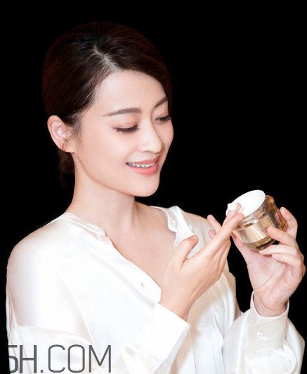 蘭蔻和雅詩(shī)蘭黛哪個(gè)好用？雅詩(shī)蘭黛萬(wàn)能面霜測(cè)評(píng)