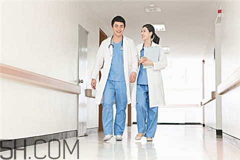 牙周炎跟腎虛有關(guān)系嗎？牙周炎跟上火有關(guān)系嗎？