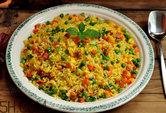 蛋炒飯和揚(yáng)州炒飯有什么區(qū)別？蛋炒飯是發(fā)物嗎