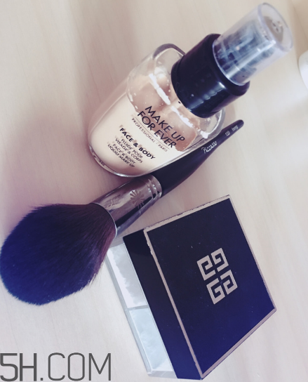 make up forever水粉霜好用嗎？make up forever水粉霜多少錢？