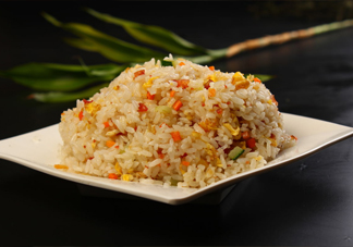 做蛋炒飯用什么米飯好？一碗蛋炒飯該放多少油