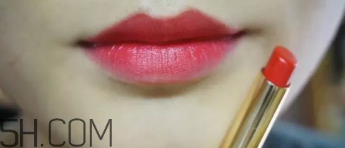mistine羽翼口紅哪個(gè)色最火？mistine口紅在泰國(guó)賣(mài)多少錢(qián)？