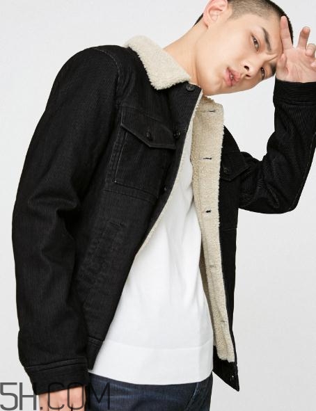 燈芯絨衣服會(huì)縮水嗎？燈芯絨衣服粘毛嗎？