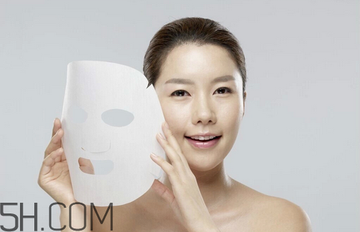 敷睡眠面膜臉刺痛怎么回事？閉口粉刺可以用面膜嗎？