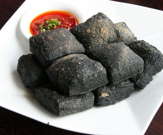 炸臭豆腐的汁怎么調(diào)？正宗臭豆腐制作方法