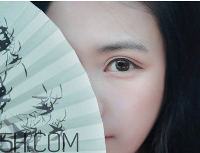 粉餅和散粉哪個定妝效果好？定妝粉和定妝粉餅的使用方法