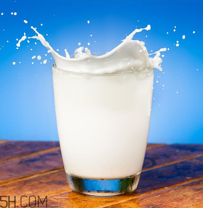 酸奶什么時候喝最好？睡前喝酸奶好還是牛奶好？