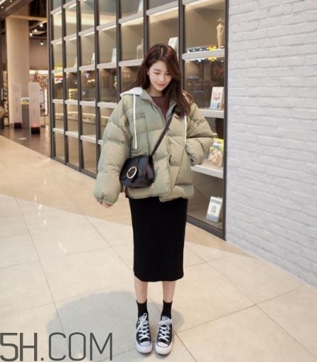 棉服配裙子好看嗎？棉衣配什么裙子好？