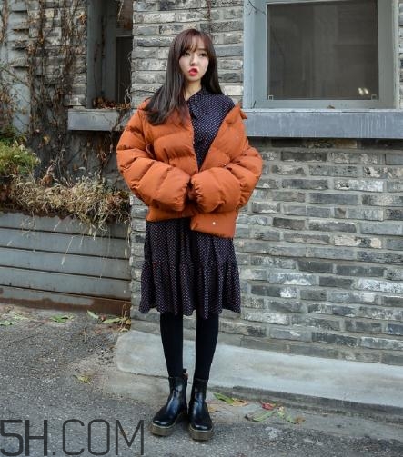 棉服配裙子好看嗎？棉衣配什么裙子好？