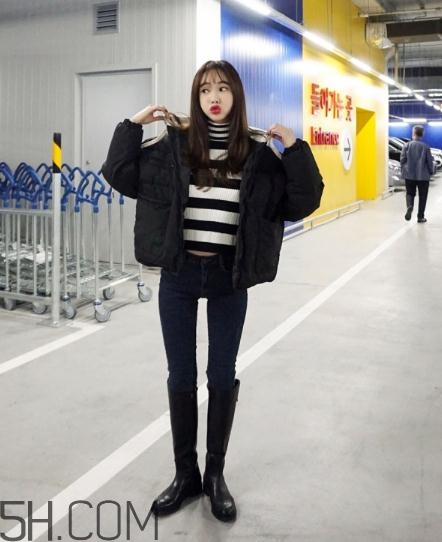 黑色面包服怎么搭配？黑色面包服搭配圖片