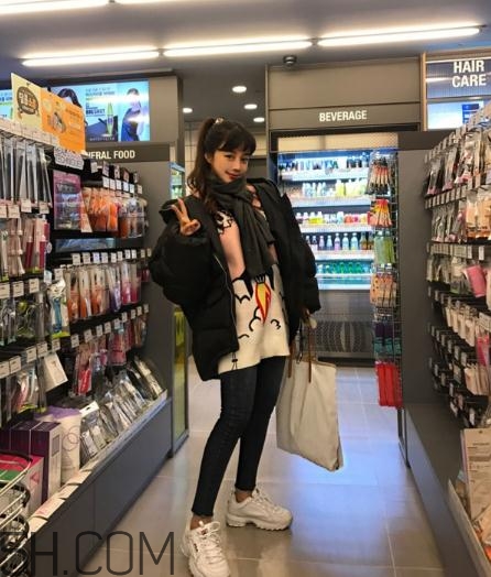 黑色面包服怎么搭配？黑色面包服搭配圖片