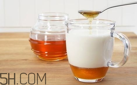 牛奶可以加蜂蜜嗎？蜂蜜加牛奶怎么樣？
