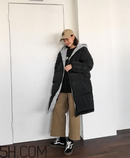 黑色棉襖配什么褲子？黑色棉服搭配褲子圖片