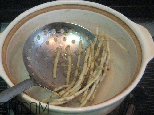愛長痘吃什么食物好？愛長痘的食物禁忌有哪些？