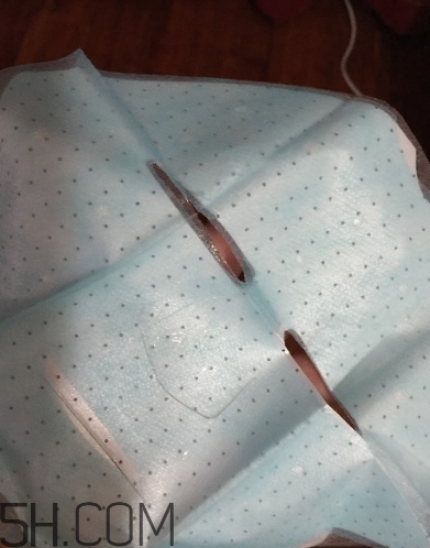 美膚寶面膜有熒光劑嗎？美膚寶面膜測評