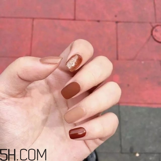 美甲涂什么顏色好看？2018冬天最美的韓式美甲