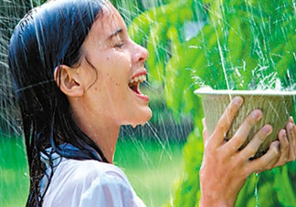 淋雨后要洗澡嗎？淋雨后不洗澡會(huì)怎么樣？
