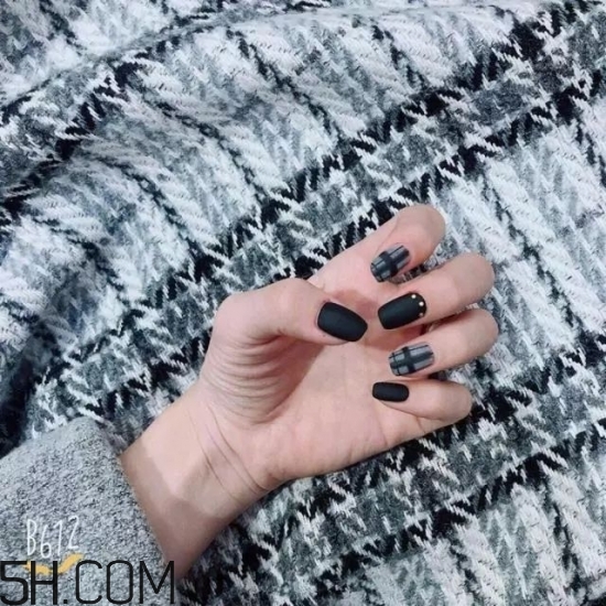 美甲涂什么顏色好看？2018冬天最美的韓式美甲