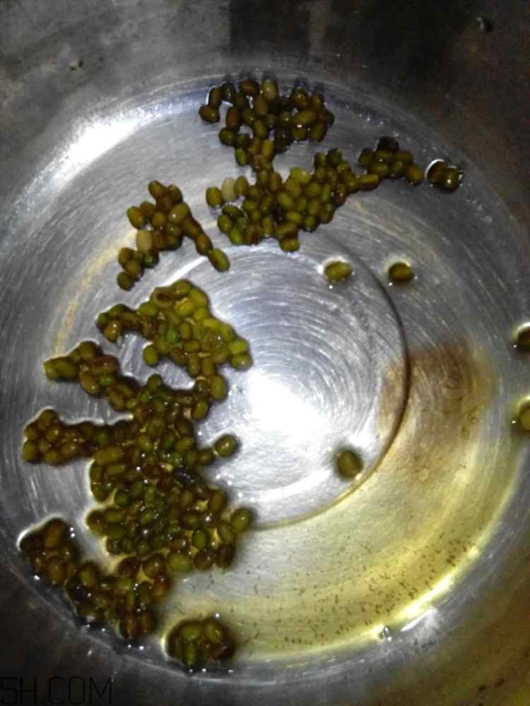 綠豆糕和香蕉能一起吃嗎？吃了綠豆糕還能吃香蕉嗎？