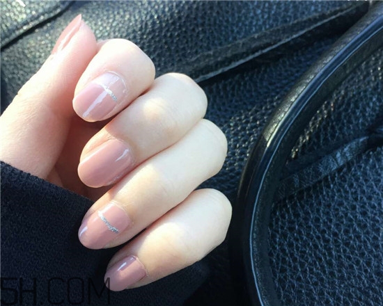 手指粗適合做什么美甲？美甲簡(jiǎn)單大方新款圖片