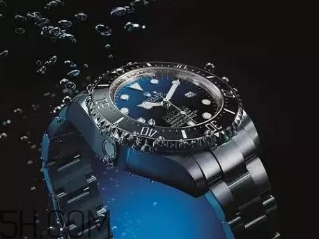 防水手表能帶著游泳嗎？防水手表可以泡溫泉嗎？