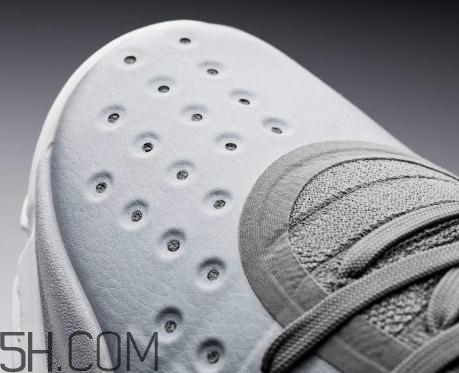 under armour curry 4 more buckets發(fā)售時間_多少錢？