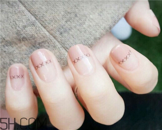 手指粗適合做什么美甲？美甲簡(jiǎn)單大方新款圖片