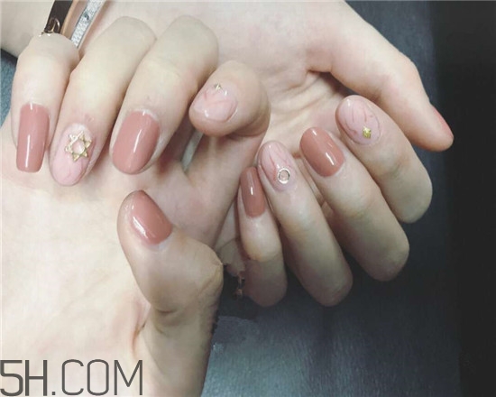手指粗適合做什么美甲？美甲簡(jiǎn)單大方新款圖片