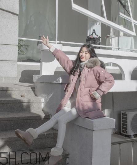 冬天白色褲子配什么鞋？冬天白色褲子搭配鞋子圖片