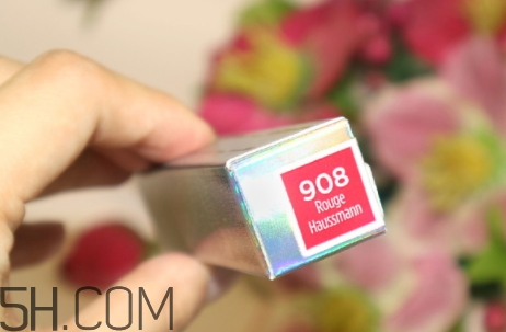 歐萊雅908是什么顏色？歐萊雅釉光唇膏固體唇釉908試色