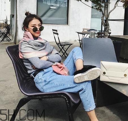 牛仔褲粘上502怎么辦？牛仔褲上的膠水怎么洗掉？