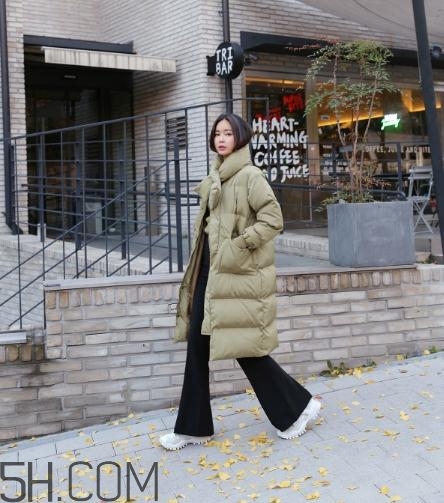 喇叭褲搭配羽絨服好看嗎？喇叭褲搭配羽絨服圖片