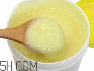 蜂王漿的營(yíng)養(yǎng)成分有哪些？怎么辨別真假蜂王漿？