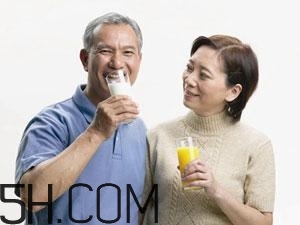 老人缺鈣有什么害處？老人如何補(bǔ)鈣？