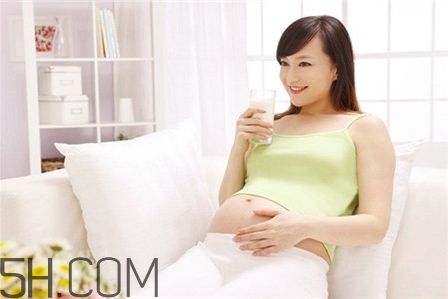 成人為什么也要喝奶粉？成人喝奶粉的好處有哪些？