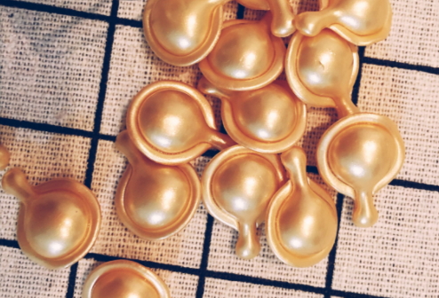雅頓金膠怎么打開？雅頓金膠膠囊怎么扭開？