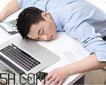 上班族怎么正確睡午覺？怎么正確的在公司睡午覺？
