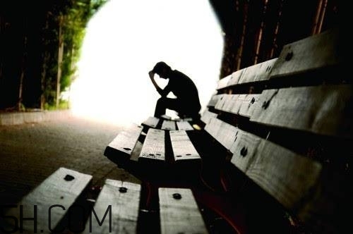 焦慮癥和抑郁癥哪種更嚴(yán)重？焦慮癥和抑郁癥的區(qū)別有哪些？