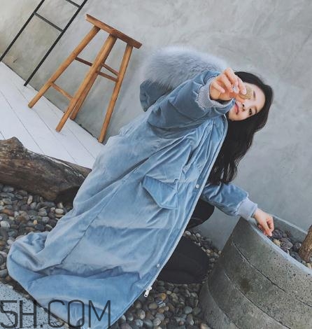 羽絨服面料錦綸和聚酯纖維哪個(gè)好？羽絨服軟的好還是硬的好？