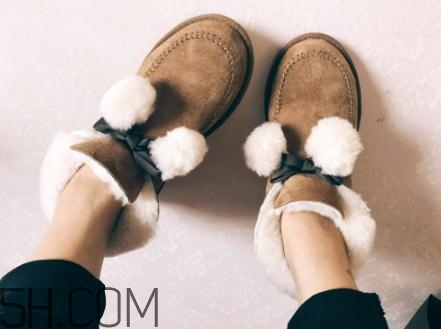 ugg雪地靴要穿襪子嗎？ugg是光腳穿嗎？