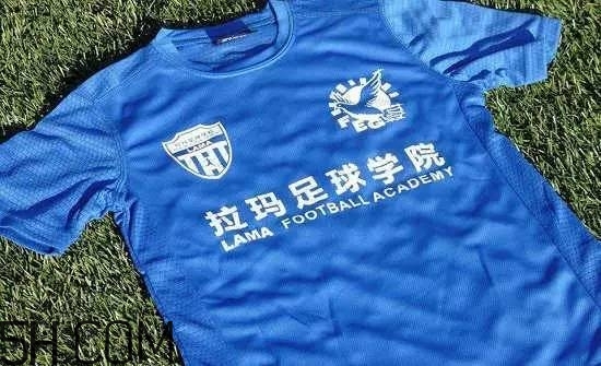 踢足球有哪些技巧？踢足球有哪些注意事項？