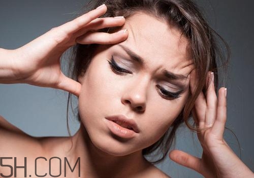 月經(jīng)前頭疼是怎么回事？月經(jīng)前有頭疼的癥狀嗎？